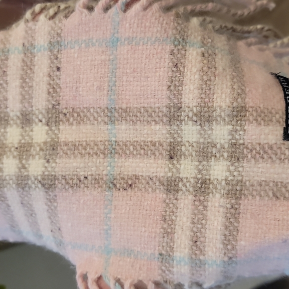 Authentic Burberry Pink Fringe Scarf - Picture 3 of 4